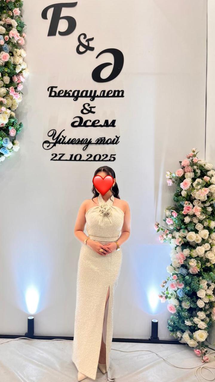 Платье покупала на выпускной