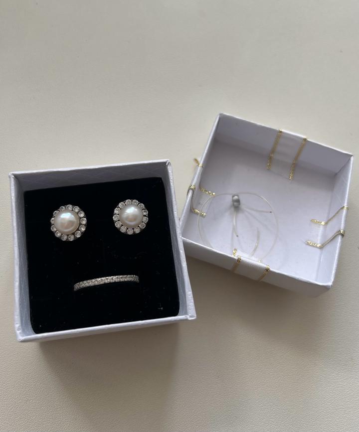 Продам срочно набор из серебра 925 пробы