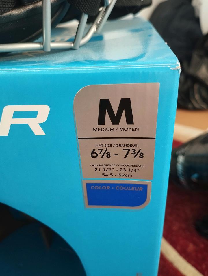 Продам шлем хоккейный