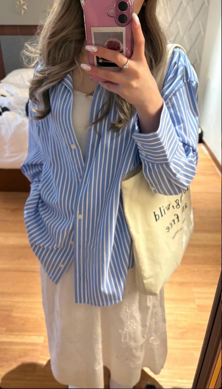 Стильная рубашка свободного кроя в голубую полоску