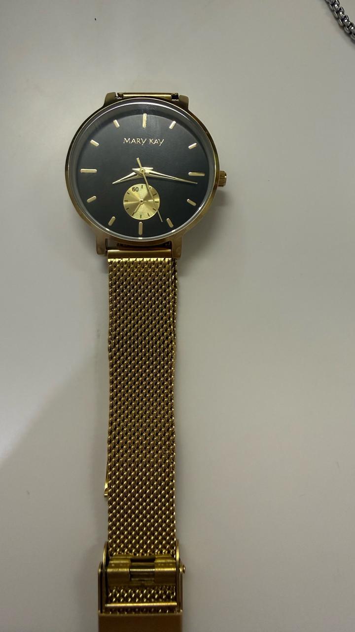 Часы от компании Mary Kay