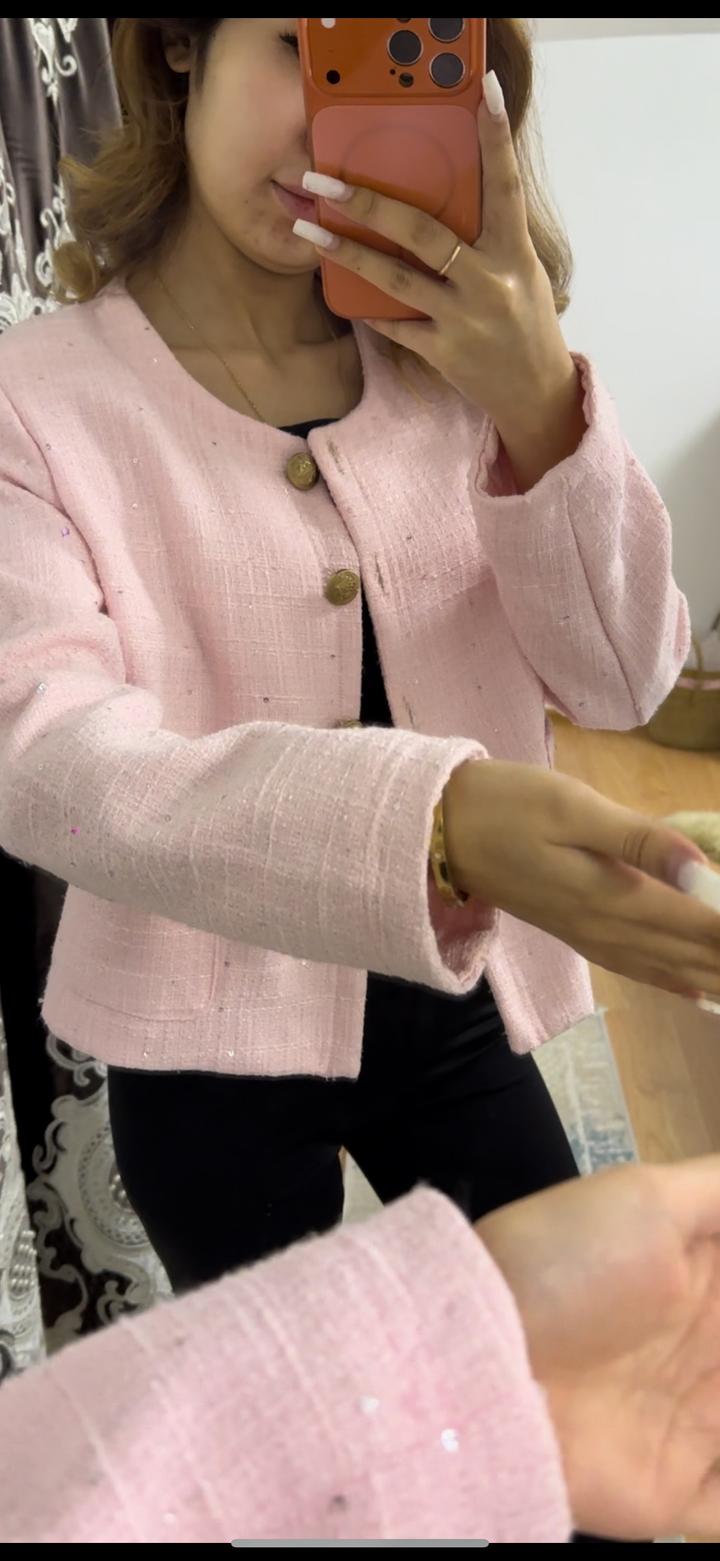 Розовый твидовый костюм