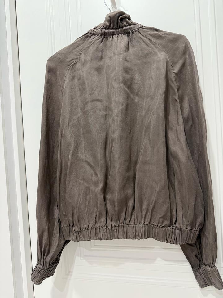 Бомбер от Zara