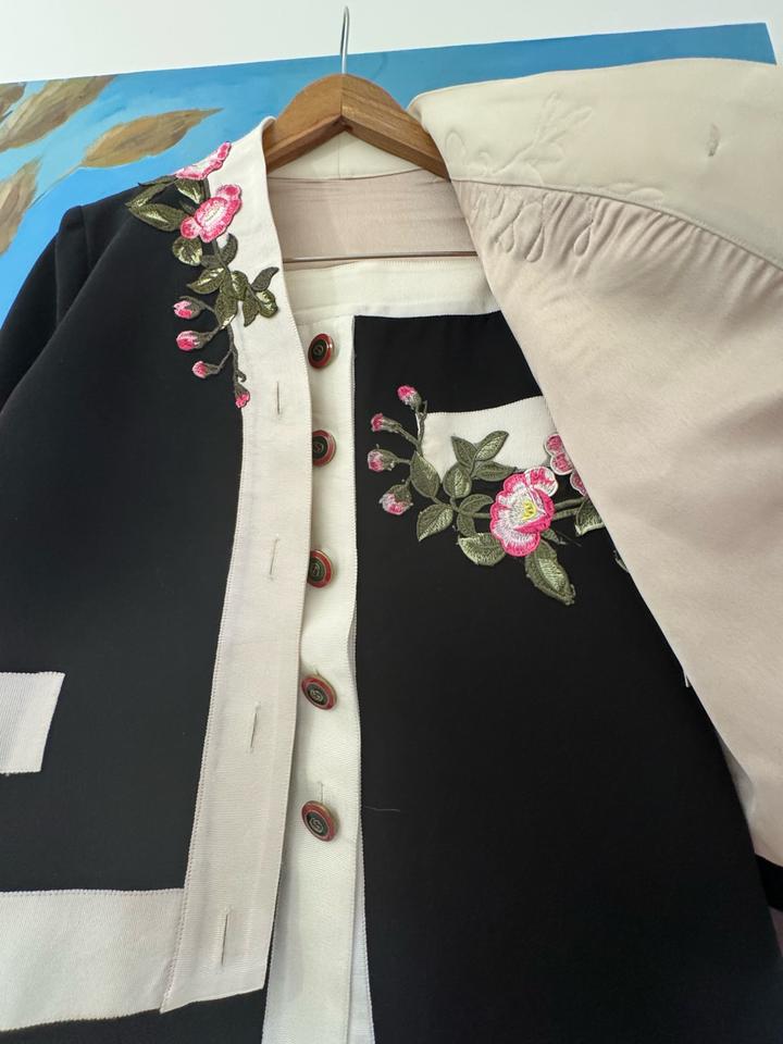 Костюм с юбкой