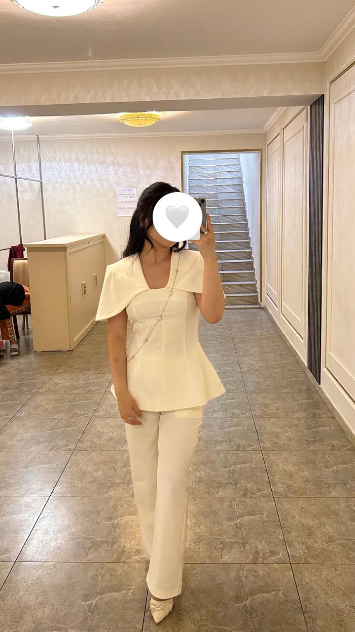 Бежевый костюм двойка