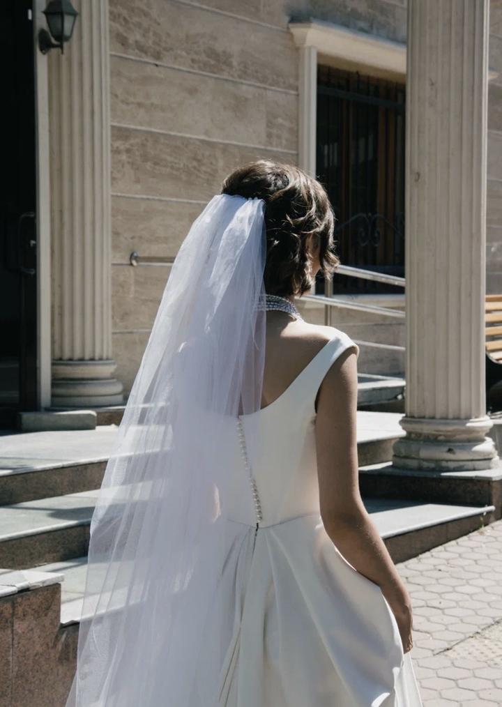 Белое платье