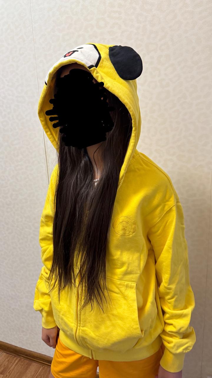 Желтый джемпер