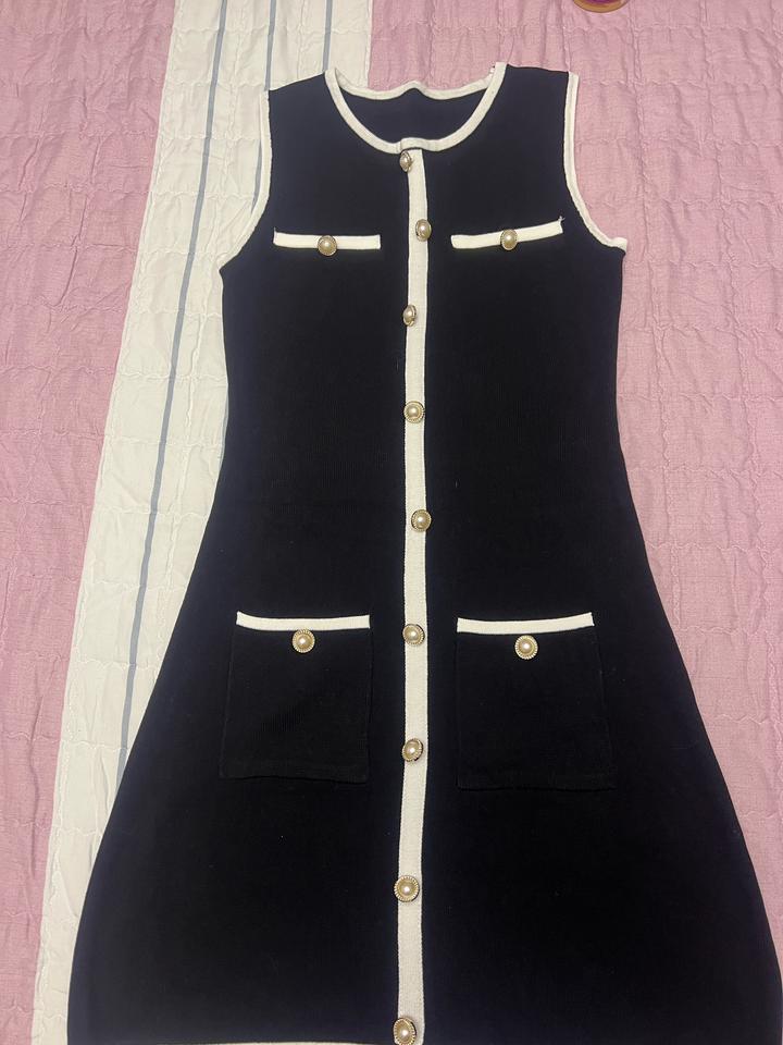 Платье в черном цвете и в молочном