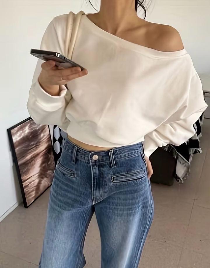 : короткий однотонный свитшот с длинными рукавами и откры