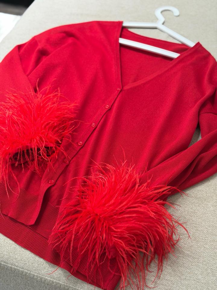 Кардиган с перьями