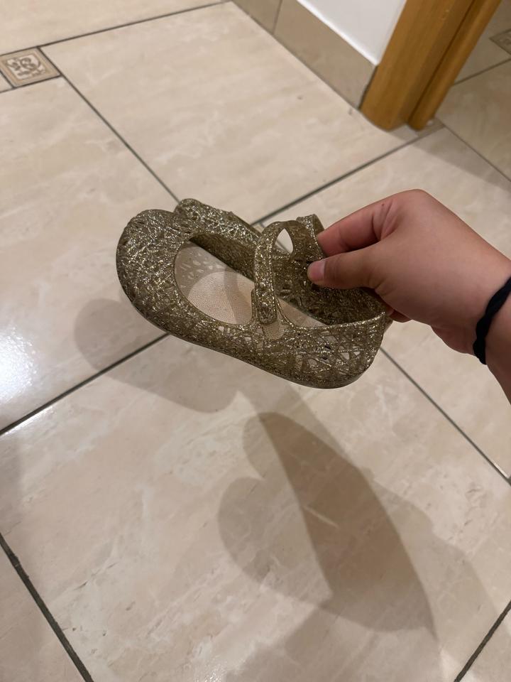 Нарядная обувь для девочки