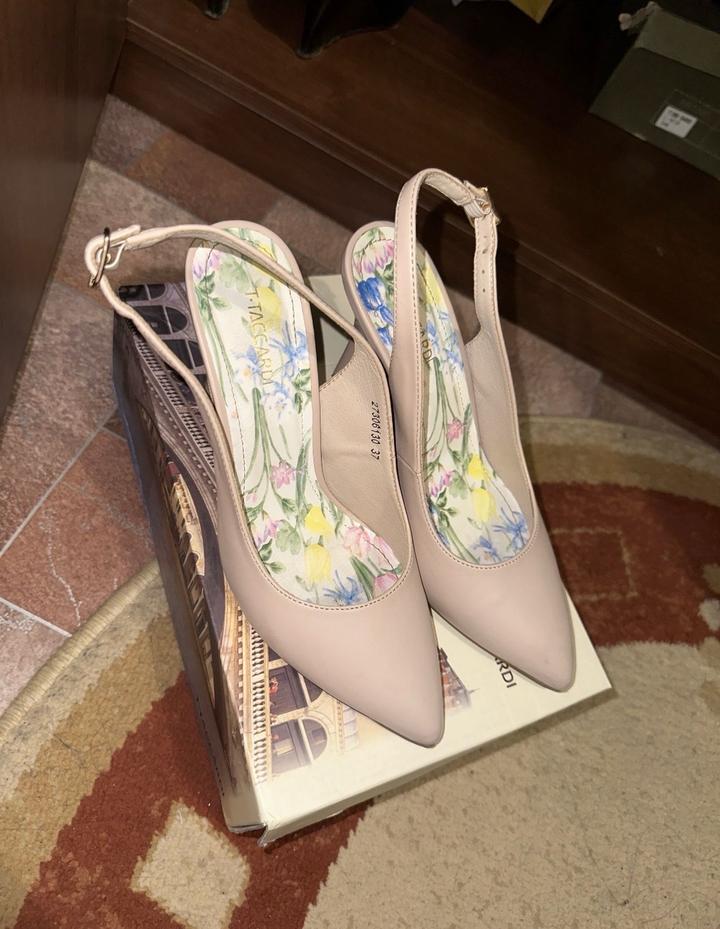 Розовые босоножки