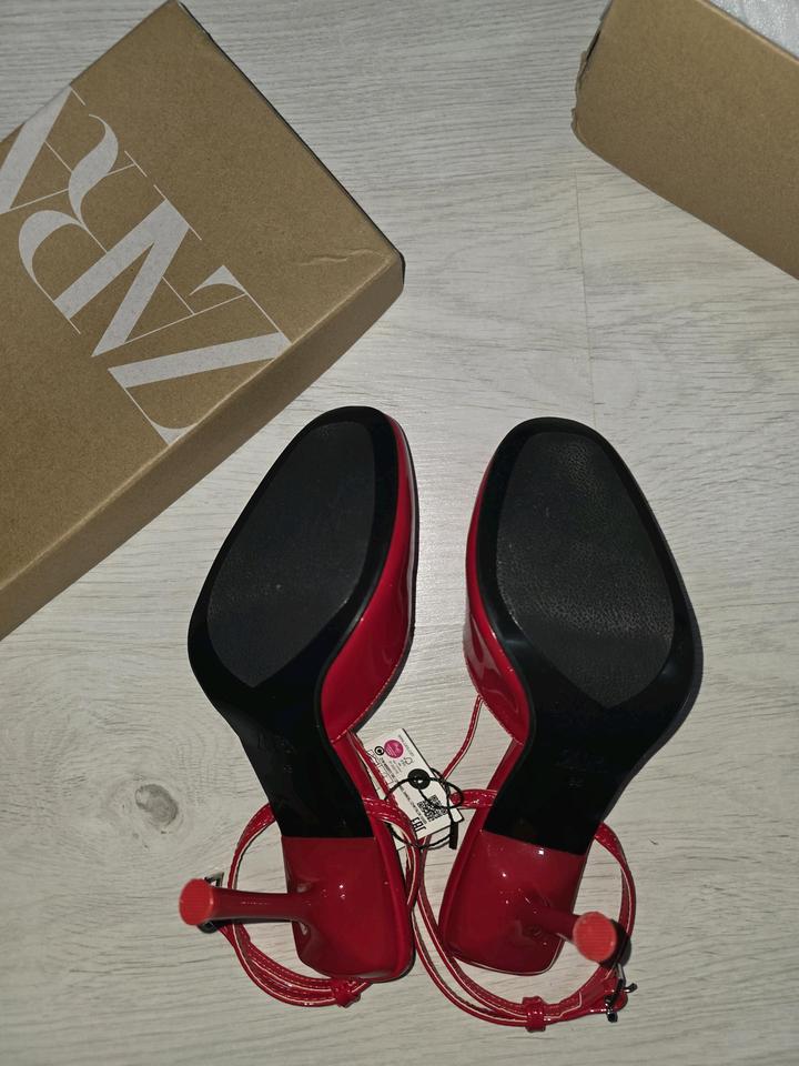 Босоножки Zara