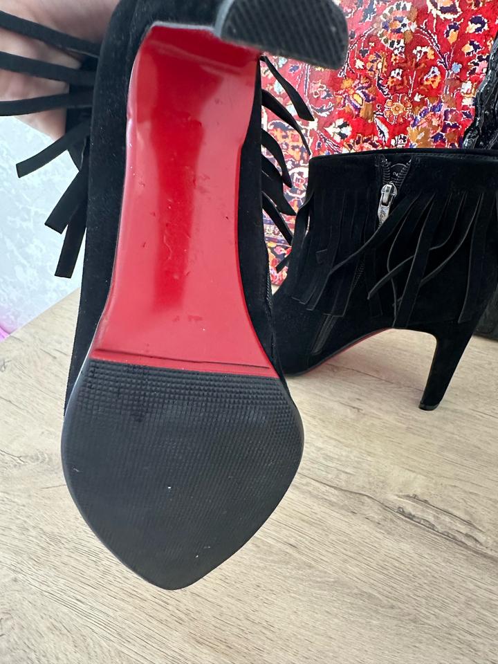 Лабутены замшевые