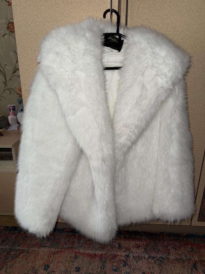 Белая эко-шубка из Гуанчжоу