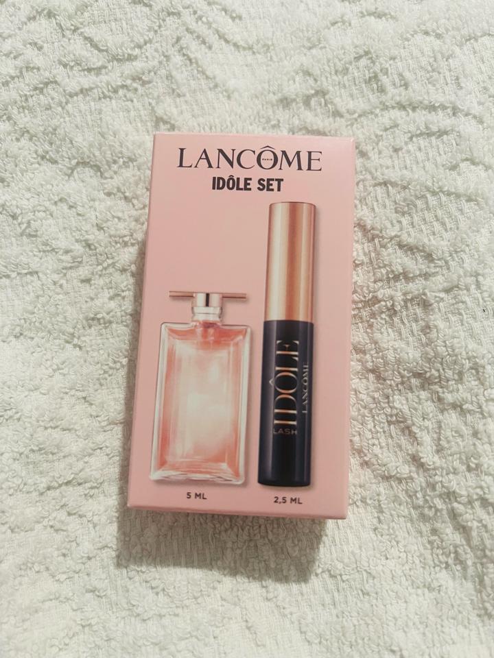 Мини-набор декоративной косметики и парфюмерии Lancôme Idôle Set.