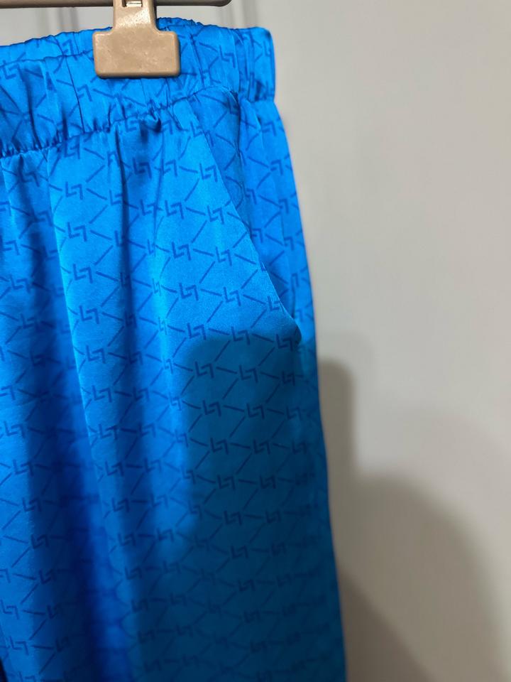 Брюки Primark в ярком голубом оттенке