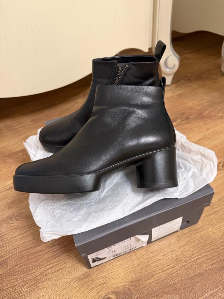 Женские полусапожки ECCO Shape Sculpted Motion 55