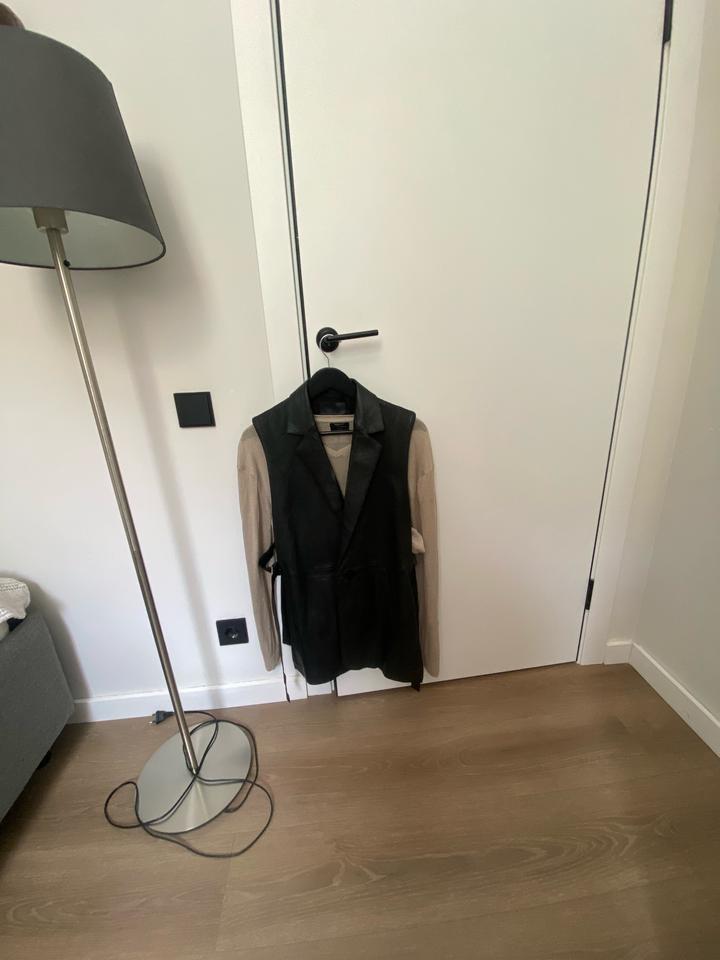 Кожаная жилетка Massimo Dutti