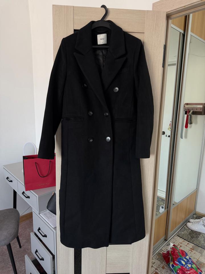 Черное пальто