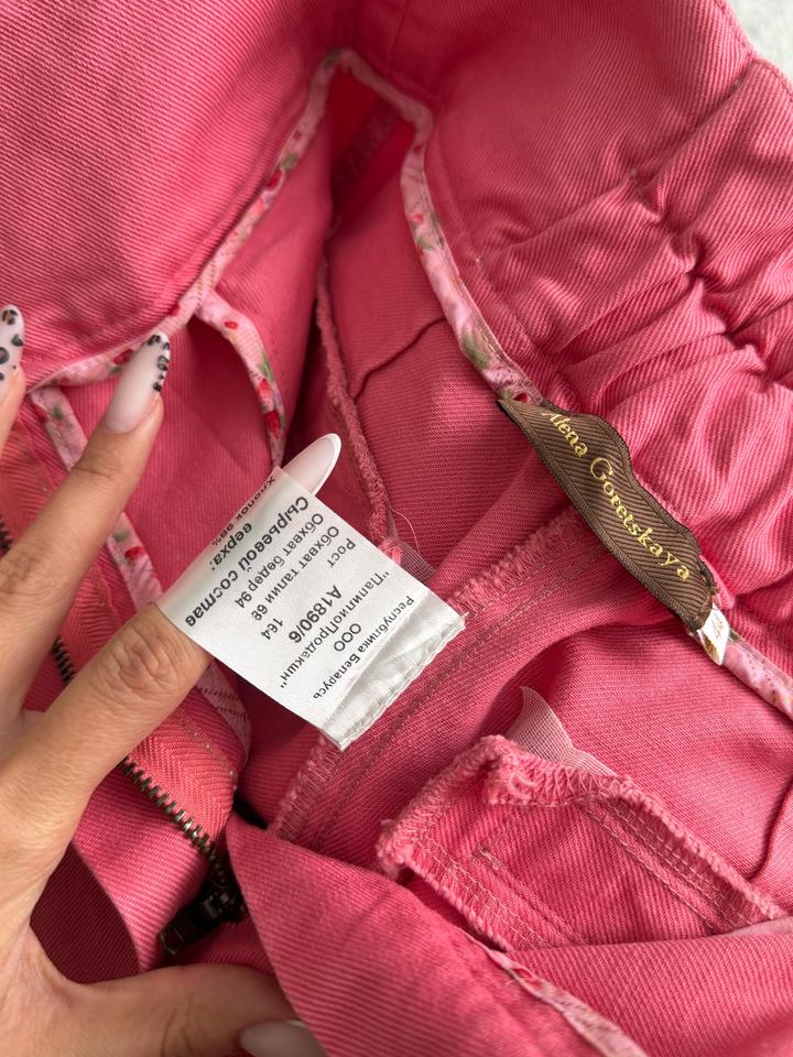 Розовые джинсы