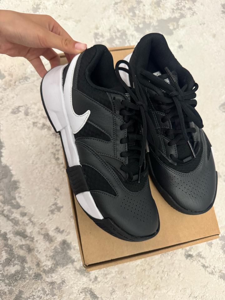 Теннисные кроссовки Nike