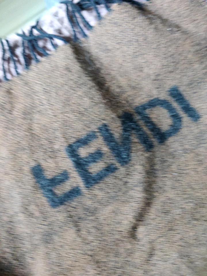 Шарф FENDI Made in Italy