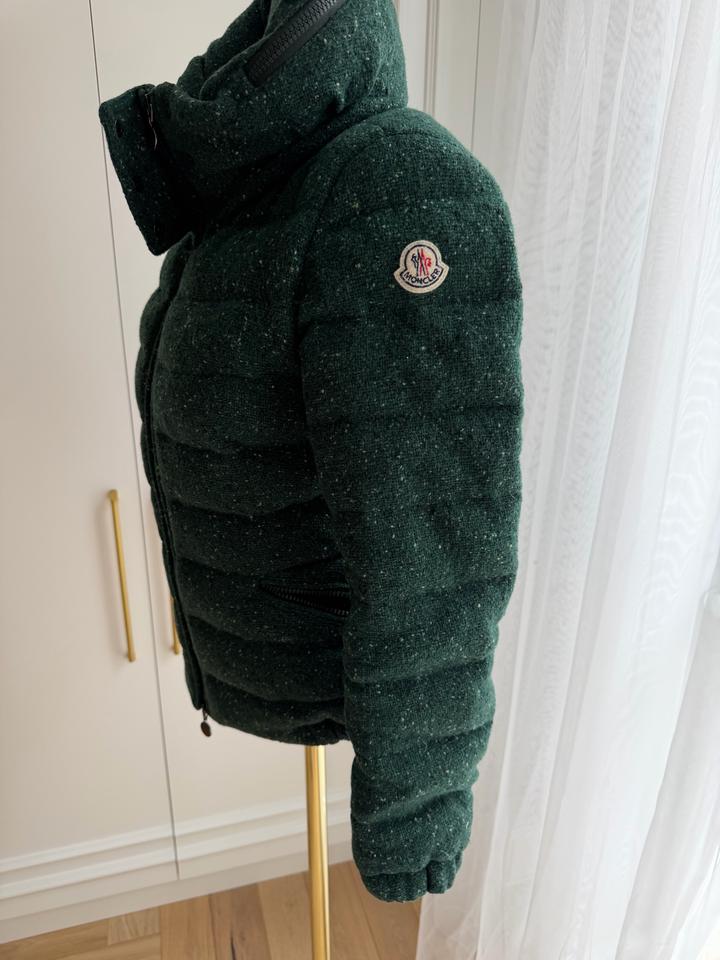 Пуховик жен. Moncler, размер xs