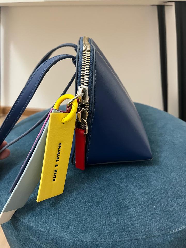 Сумка Charles & Keith