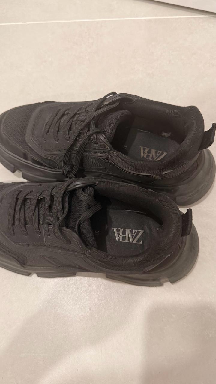 Кроссовки Zara