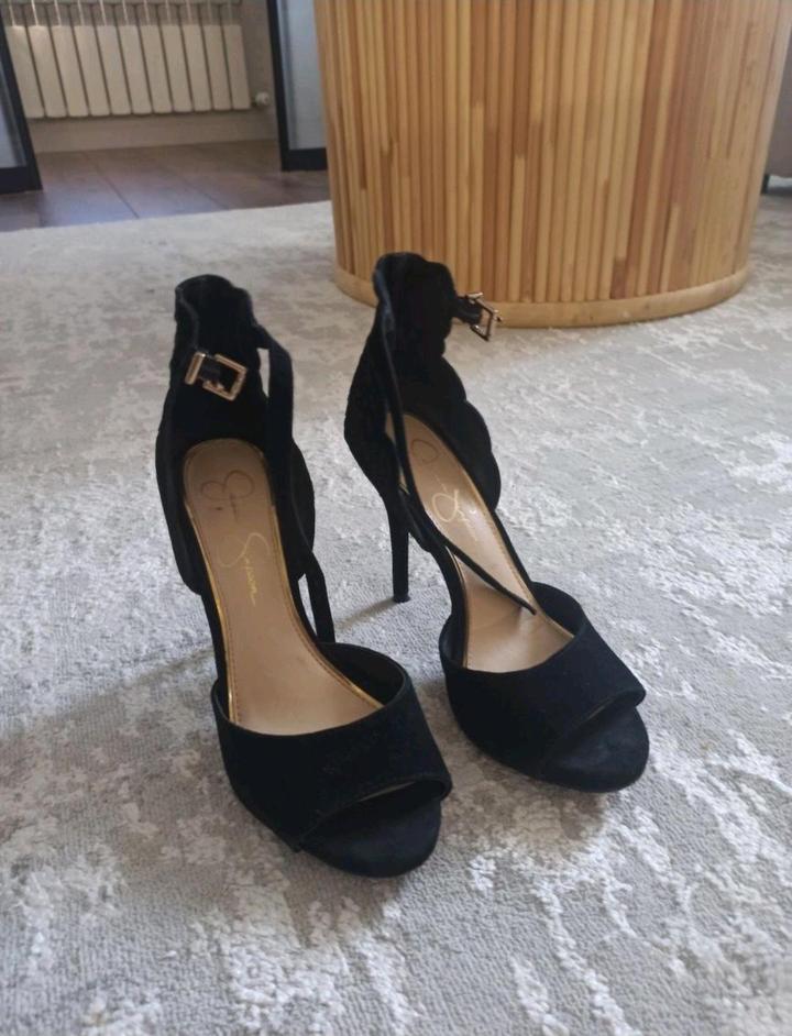 Элегантные женские туфли