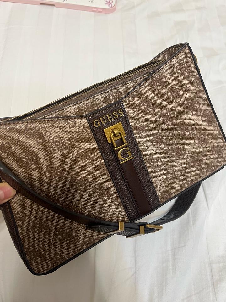 Сумка багет от guess