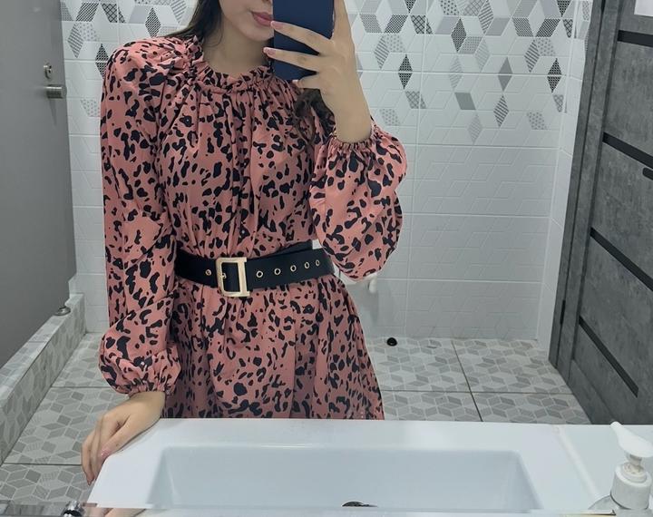 Розовое леопардовое платье