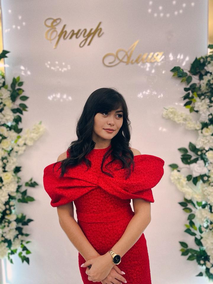 Красное платье