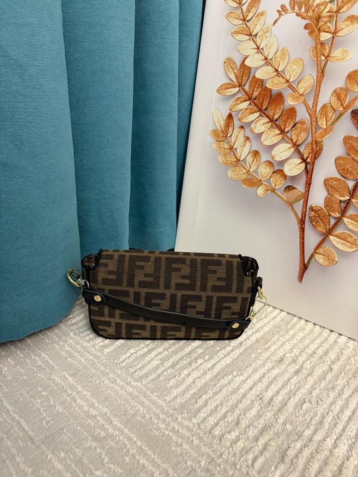 Коричневая сумка Fendi