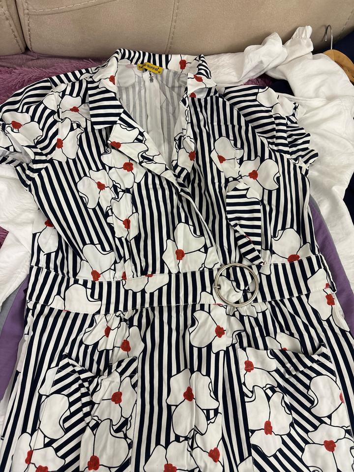 Черно белое платье с цветочками