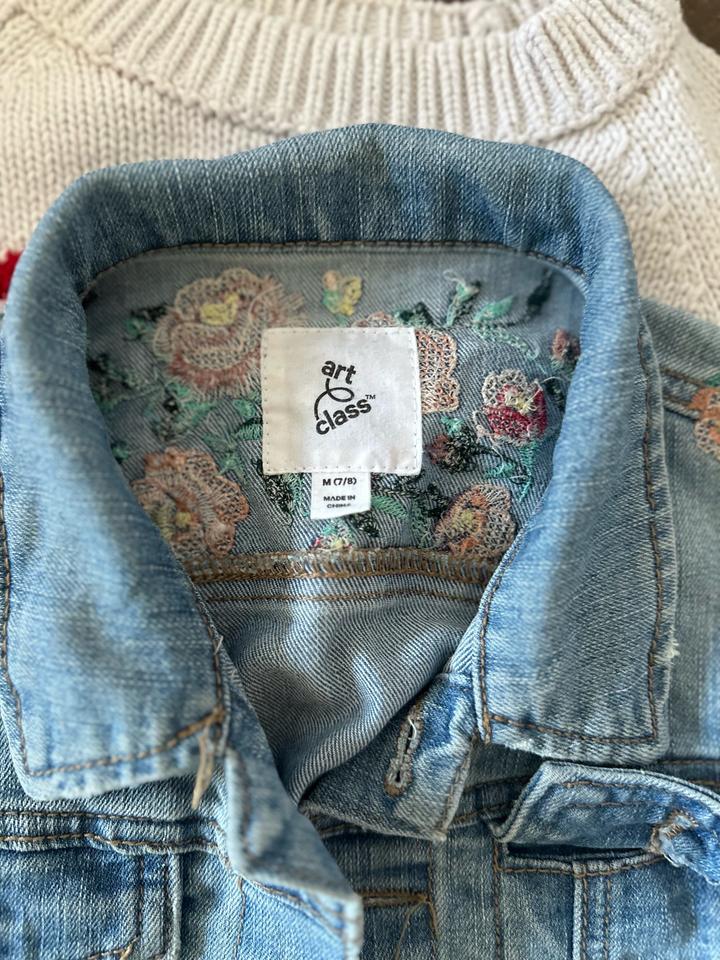 Комплект одежды для девочки на 7-8 лет