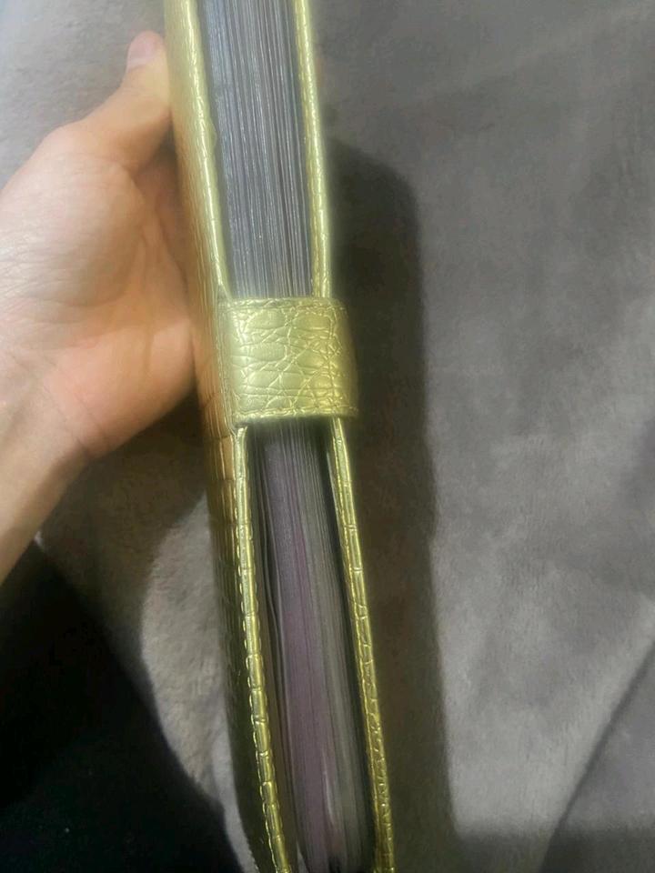 Золотистый картхолдер Versace