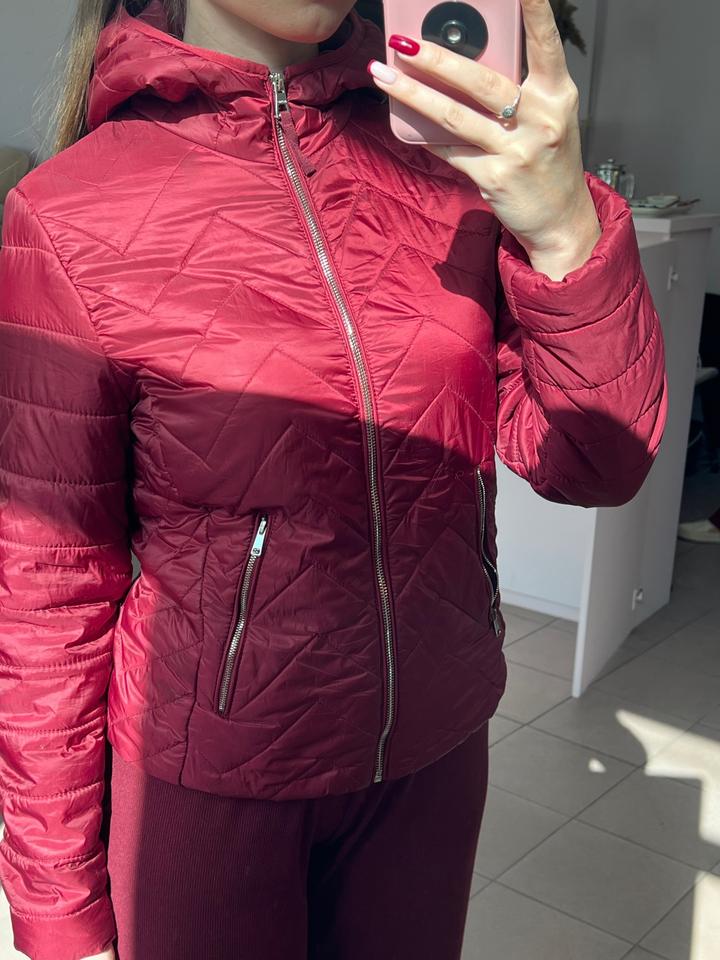 Легкая весенняя куртка bershka