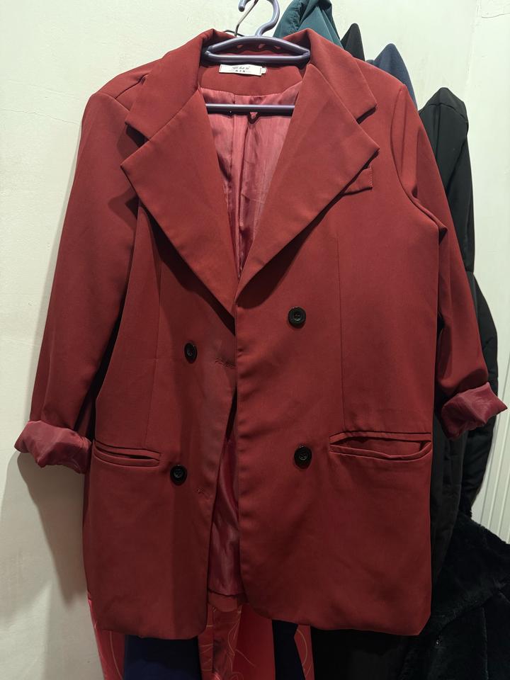 Бордовый пиджак