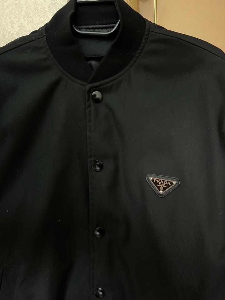 Бомбер куртка Prada