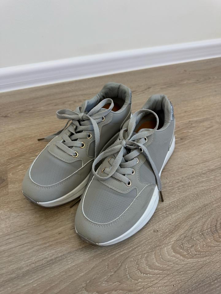 Стильные Женские кроссовки