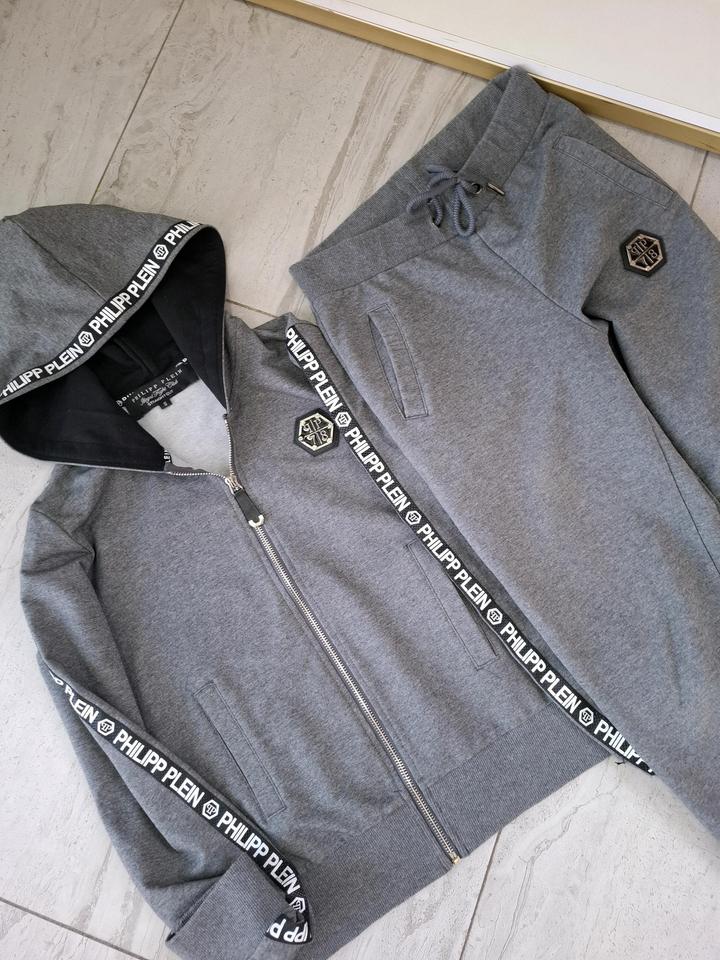 Продам спортивный костюм