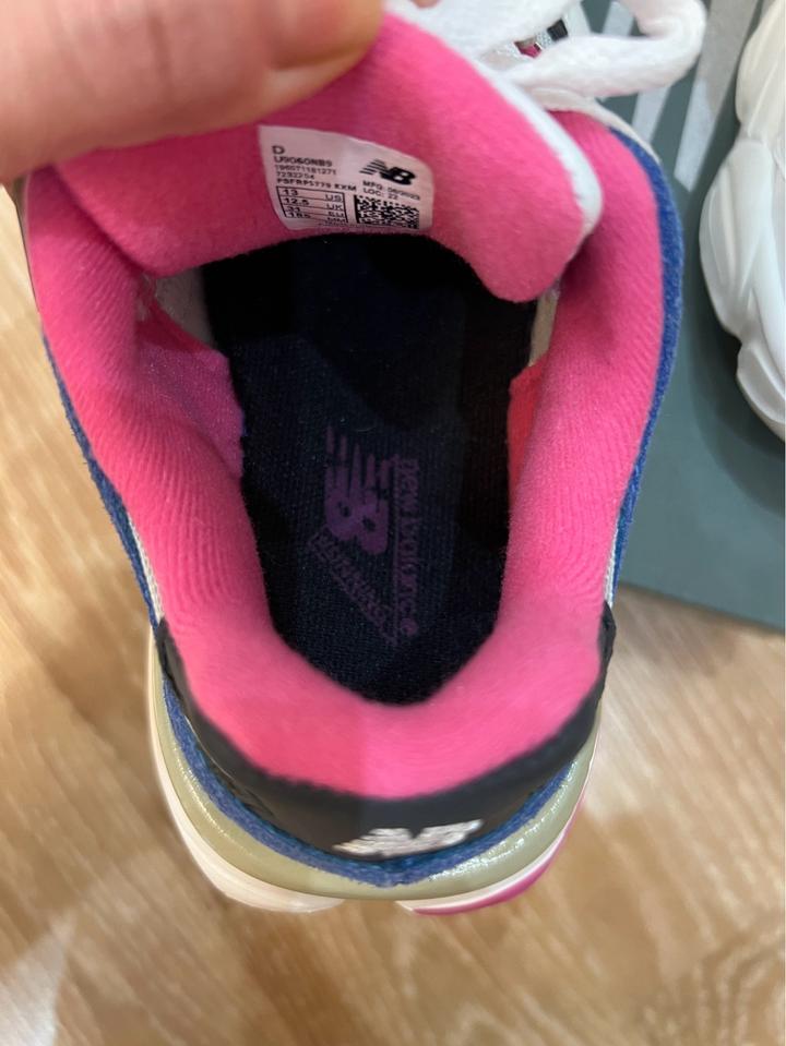 Продам детские кроссовки New Balance 9060