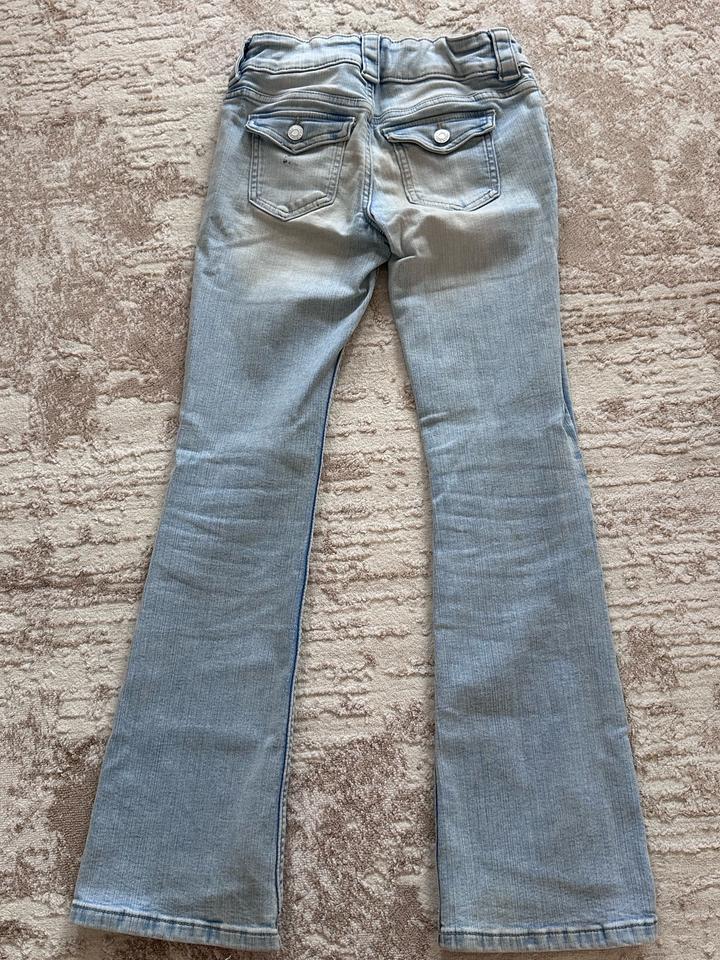 Светло голубые джинсы H&M
