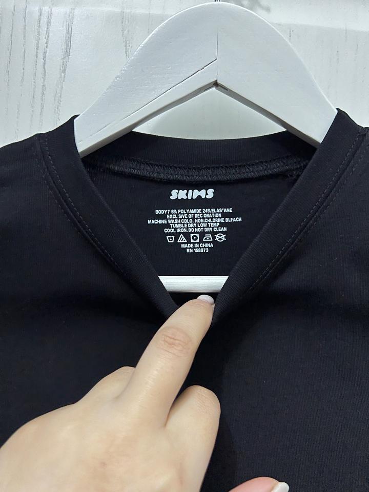 футболка Skims