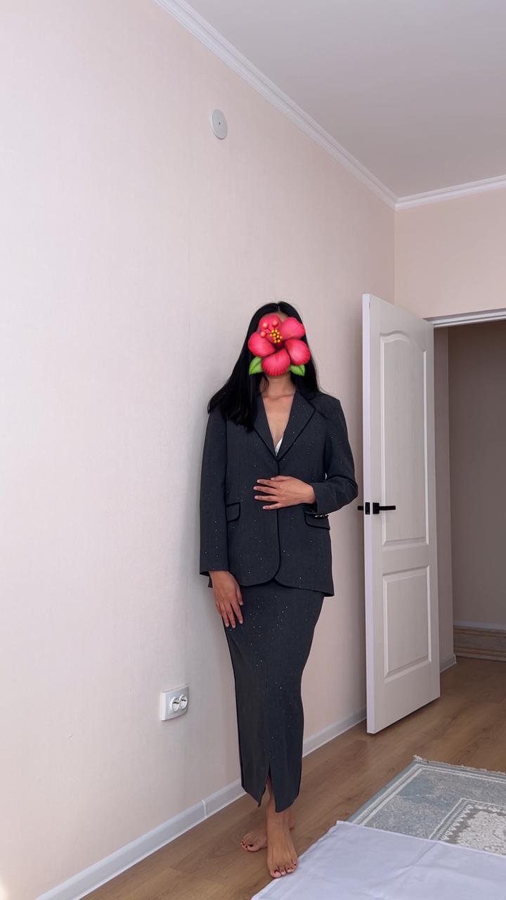 Темно серый костюм юбка TOP WOMEN