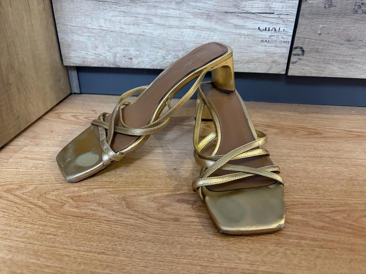 Босоножки Uterque