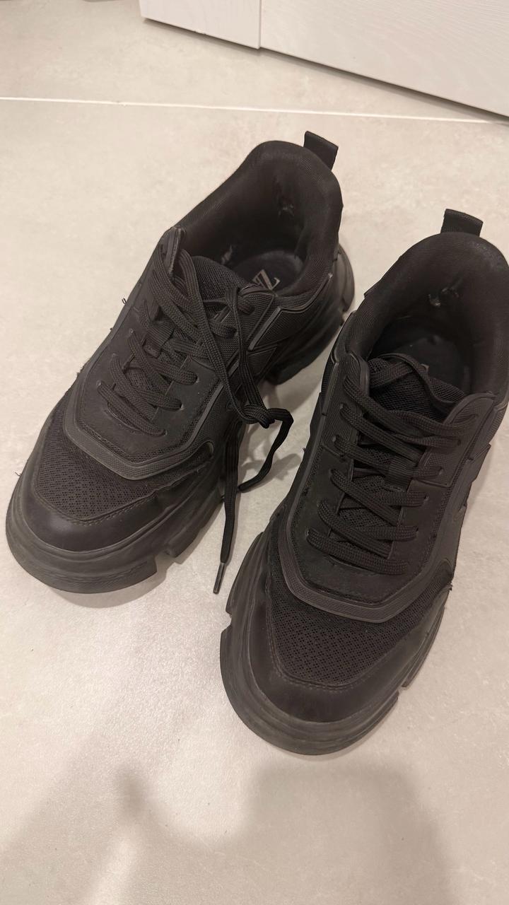 Кроссовки Zara