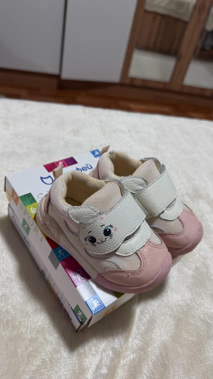 Кроссовки для девочек